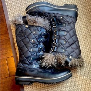 Sorel waterproof boots - like new - size 7.5